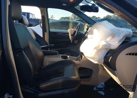 2018 Dodge Grand Caravan Sxt z USA, uszkodzony, nr VIN 2C4RDGCG8JR240109